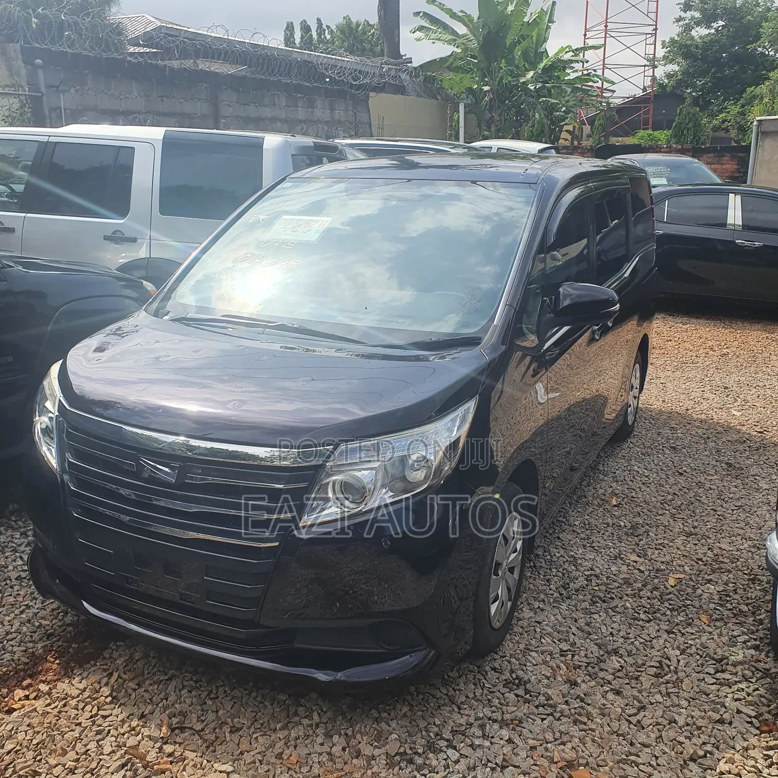 Toyota Noah 2015