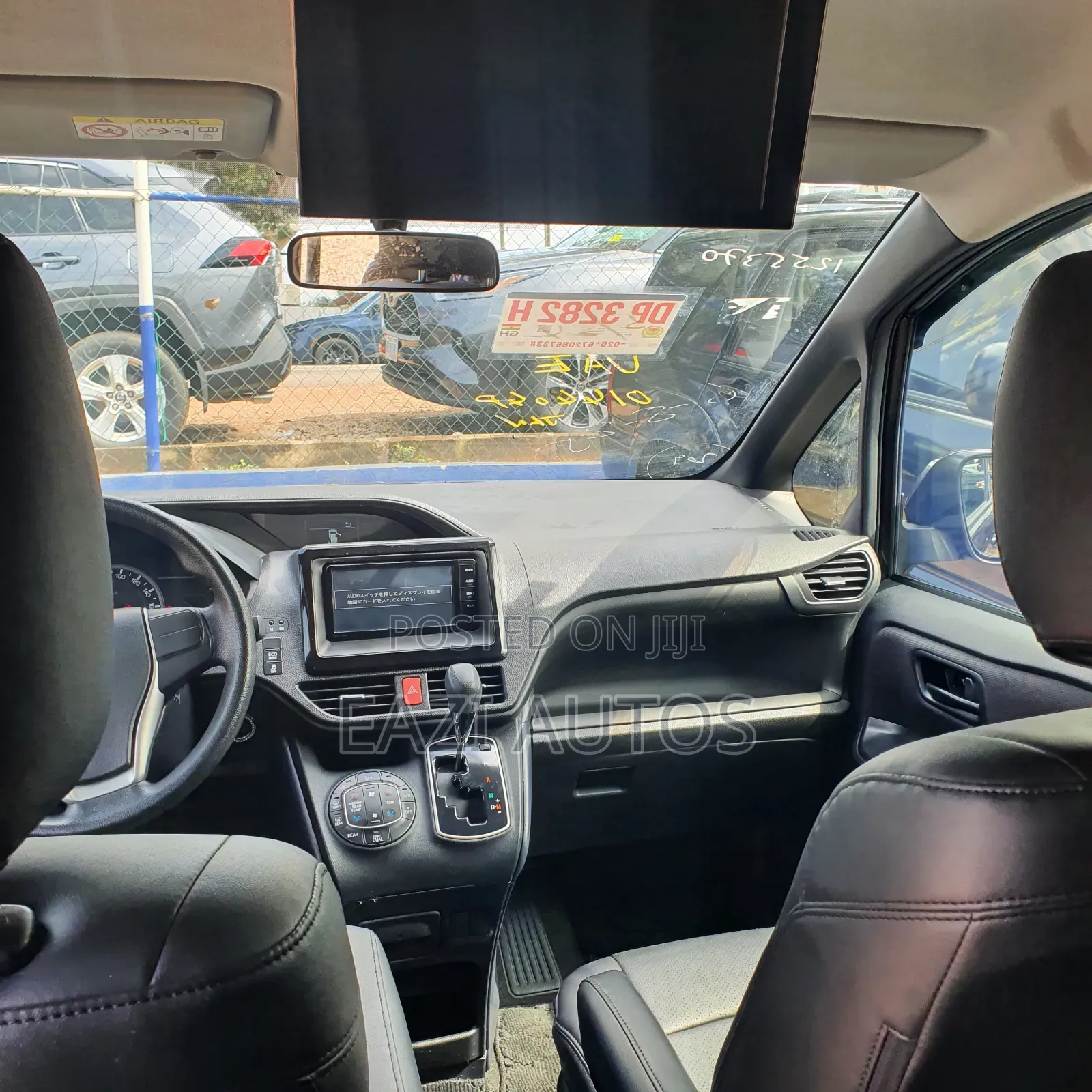 Toyota Noah 2015