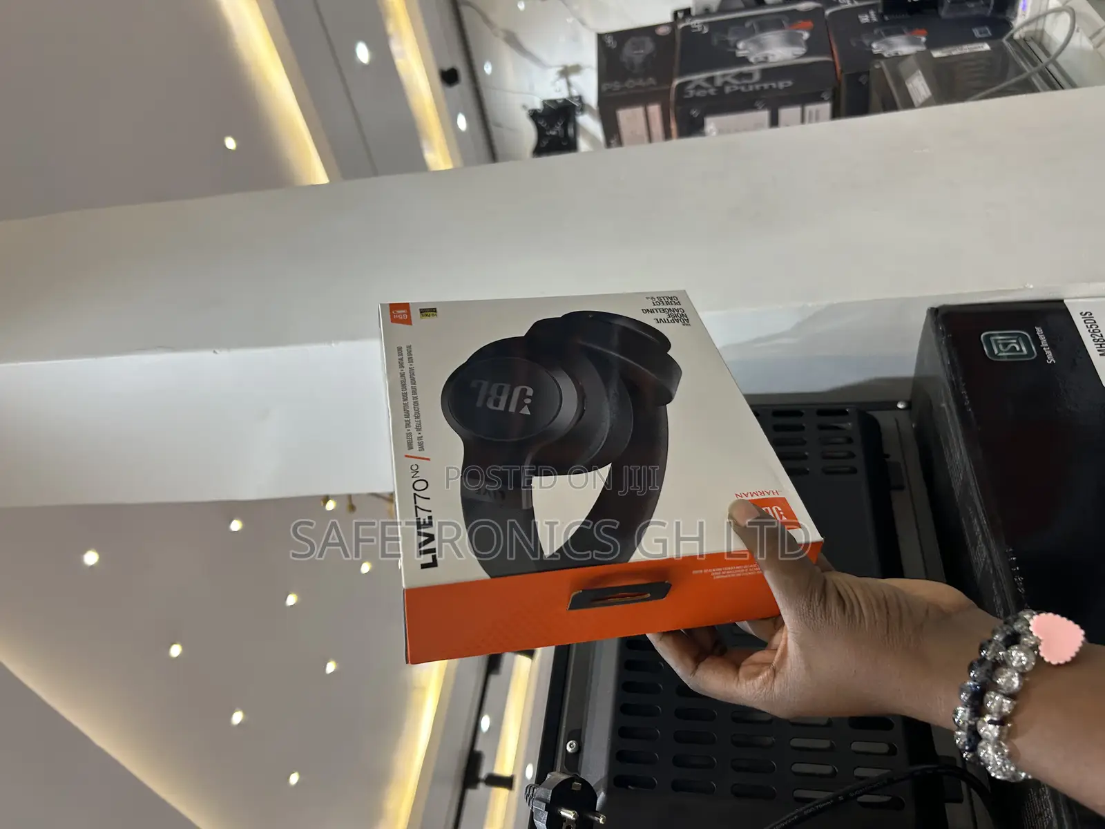 Super Powerful JBL Black Bluetooth Wireless Live 770 Premium Headphone