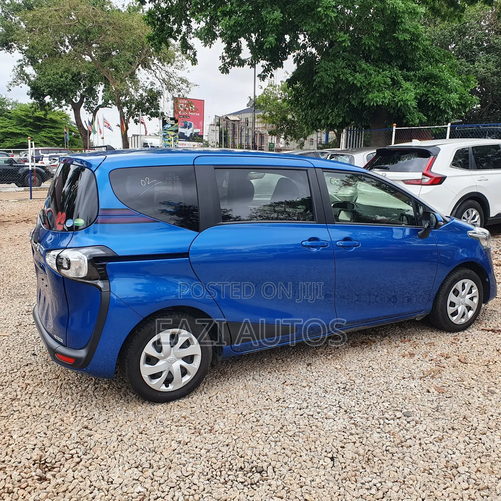 Toyota Sienta 2016 Blue