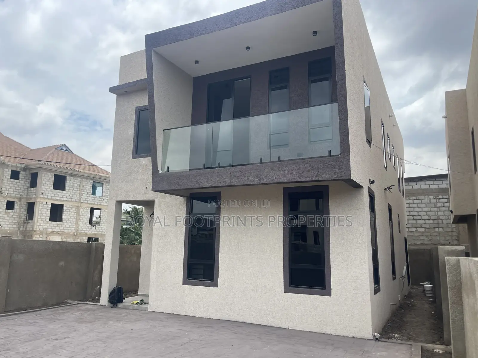 3bdrm House in Luxelooks Properties, East Legon for sale