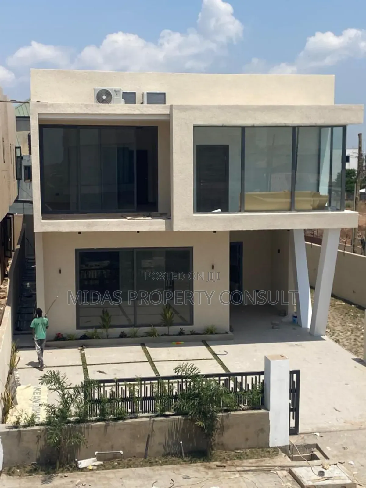 4bdrm House in School Junction, Ashaley Botwe for sale
