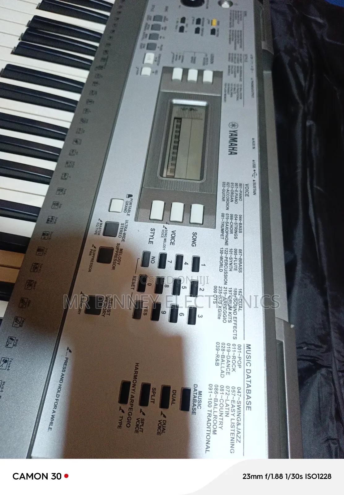 Yamaha PSR E353