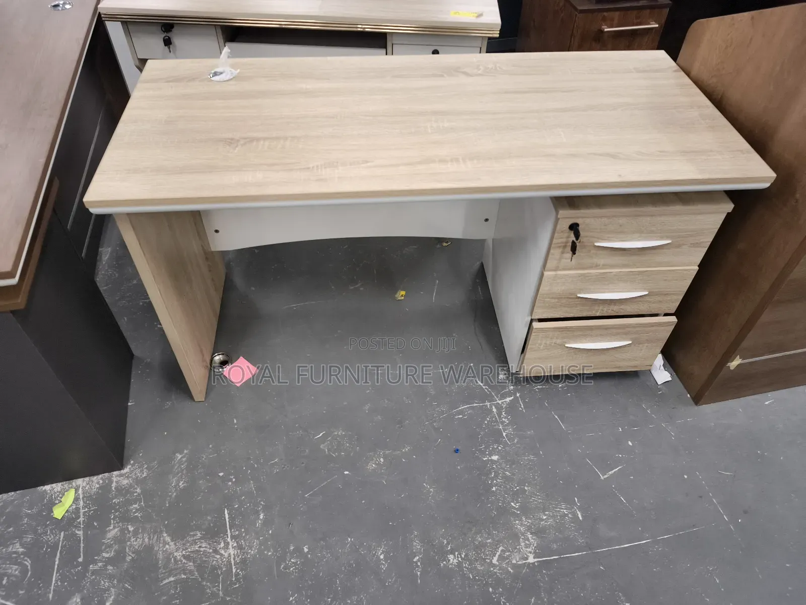 3 Lockers Is Office Desk