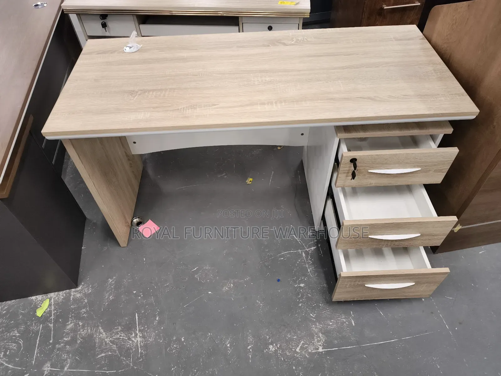 3 Lockers Is Office Desk