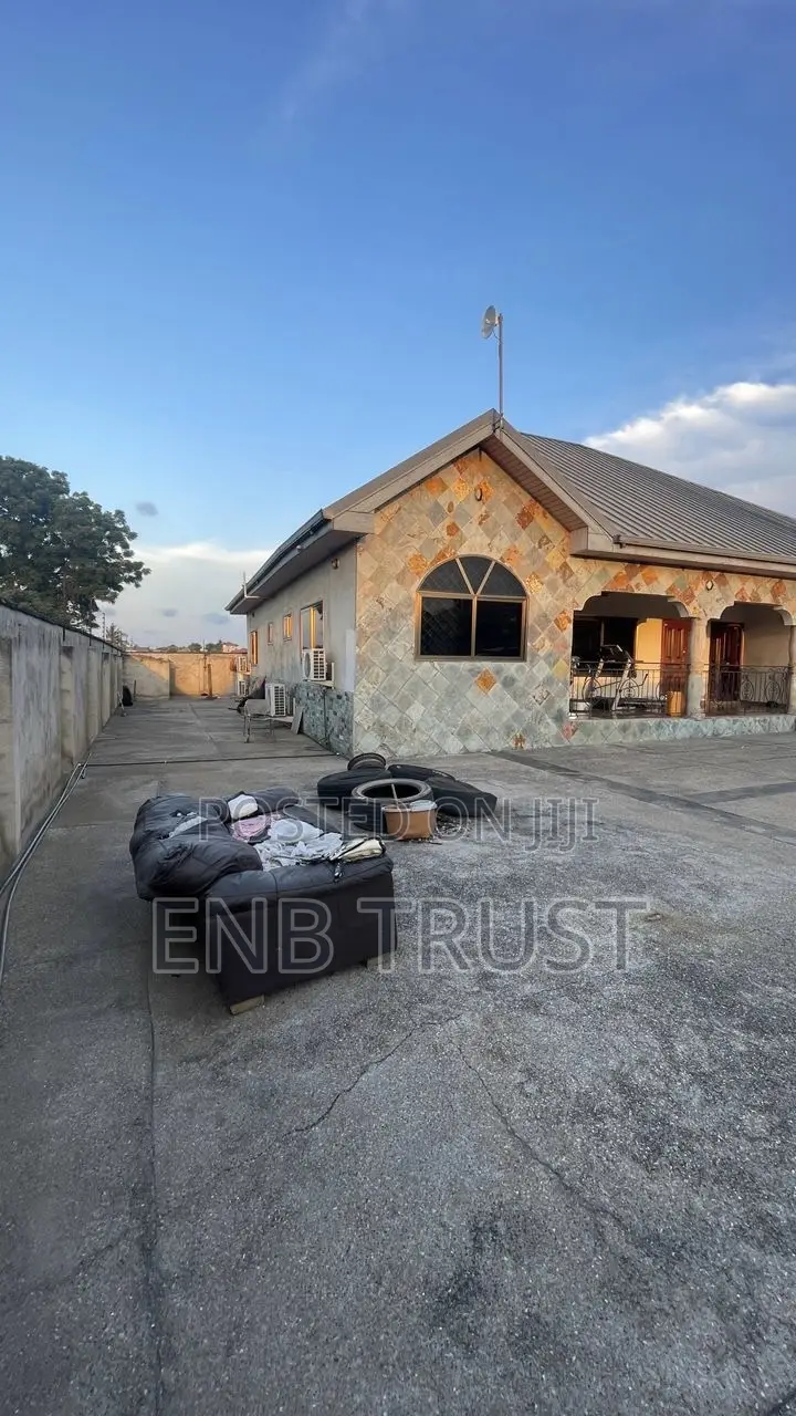 5bdrm House in Ablekuma  Nsakina, Manhean for rent