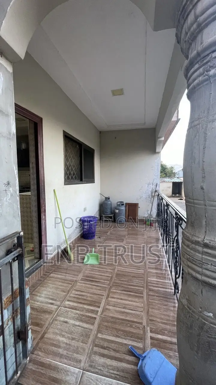 5bdrm House in Ablekuma  Nsakina, Manhean for rent