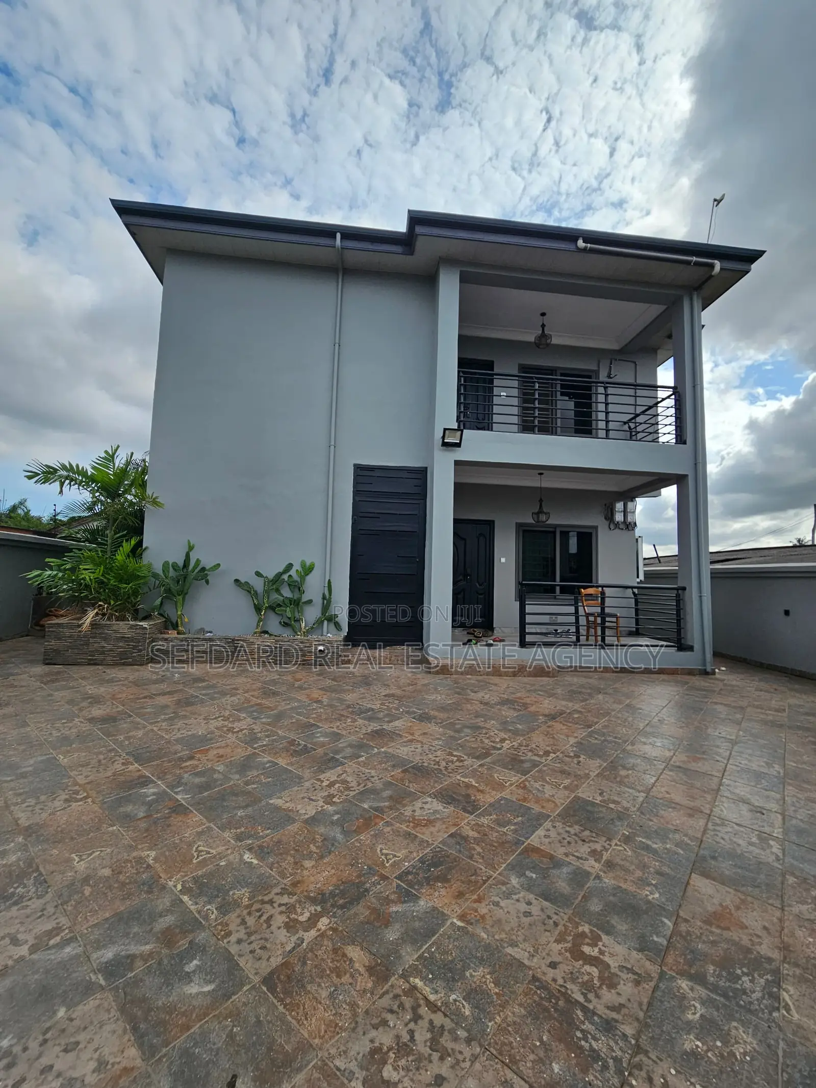 4bdrm House in Madina for sale
