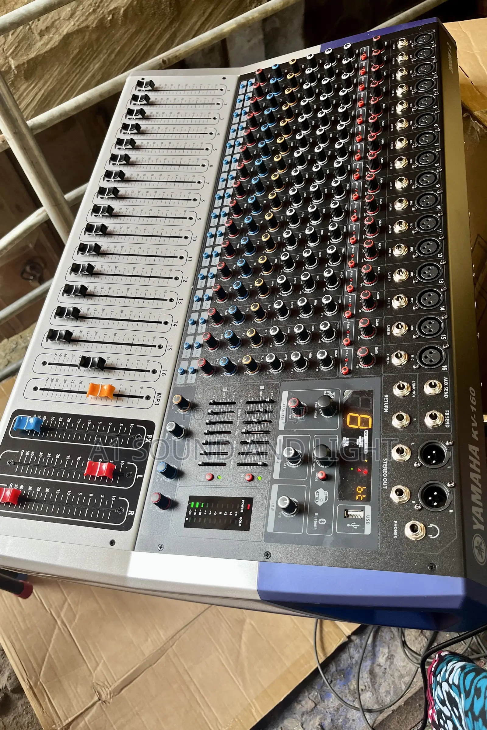 Yamaha 16 Channels Mixer With Amplifier [Kv-160]