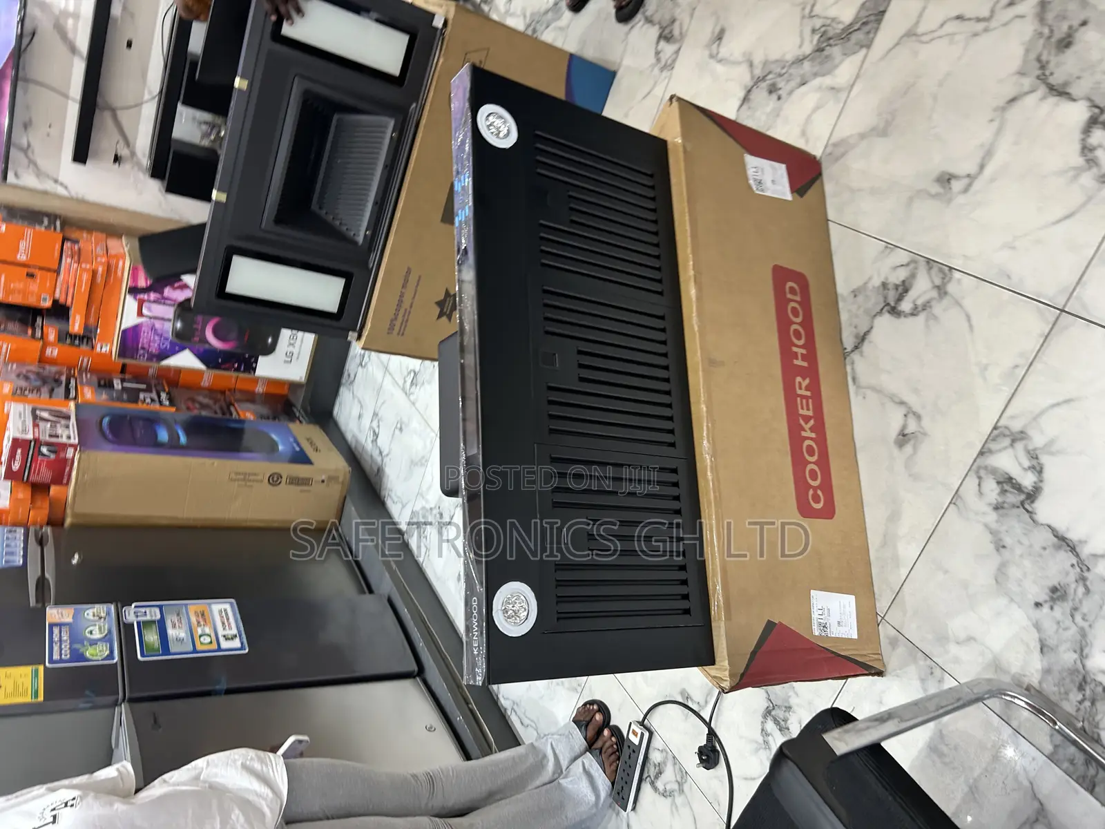 Energy Sufficient Black Kenwood 90cm Ceramic Heat Extractor