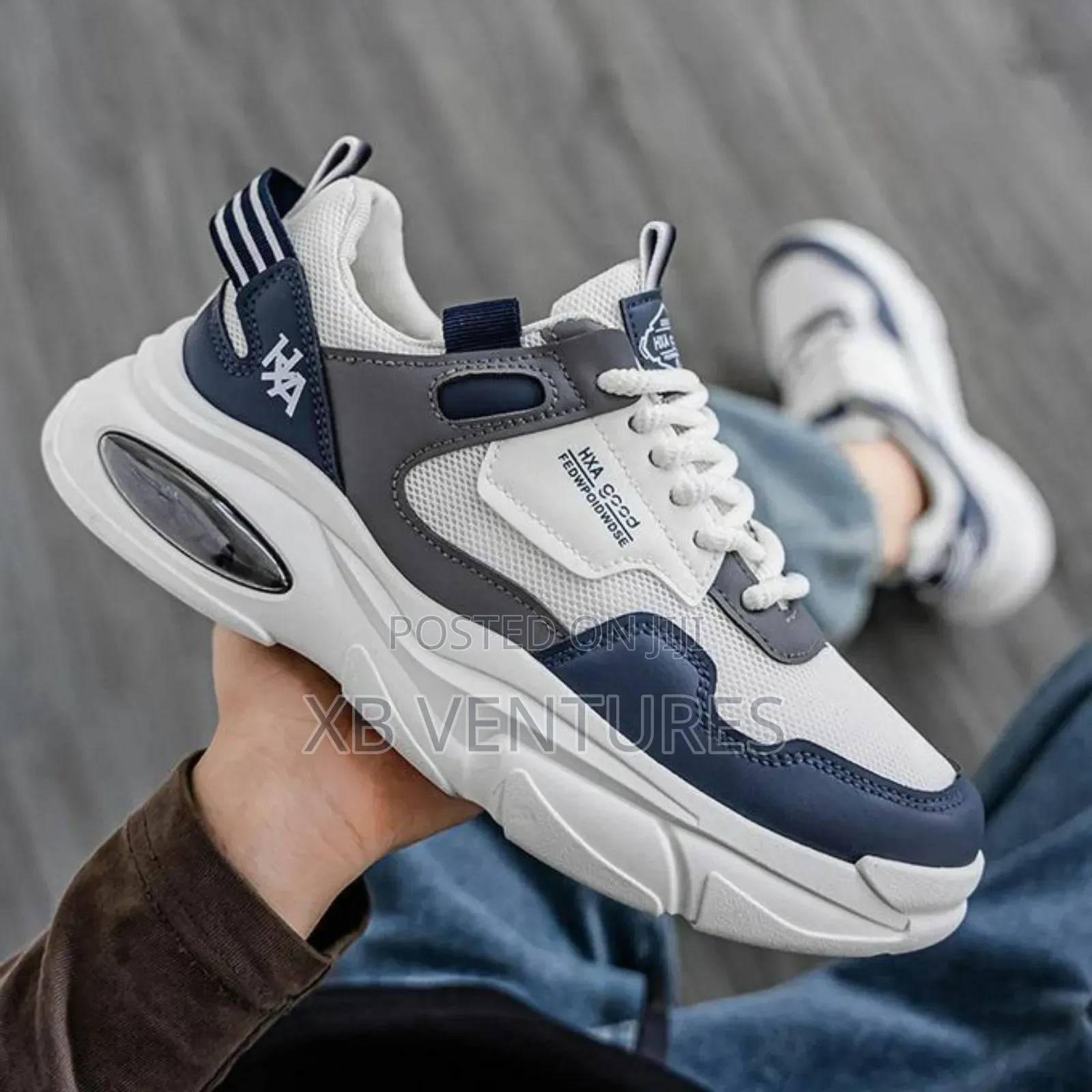 Men Versatile
White and Blue
Sneakers