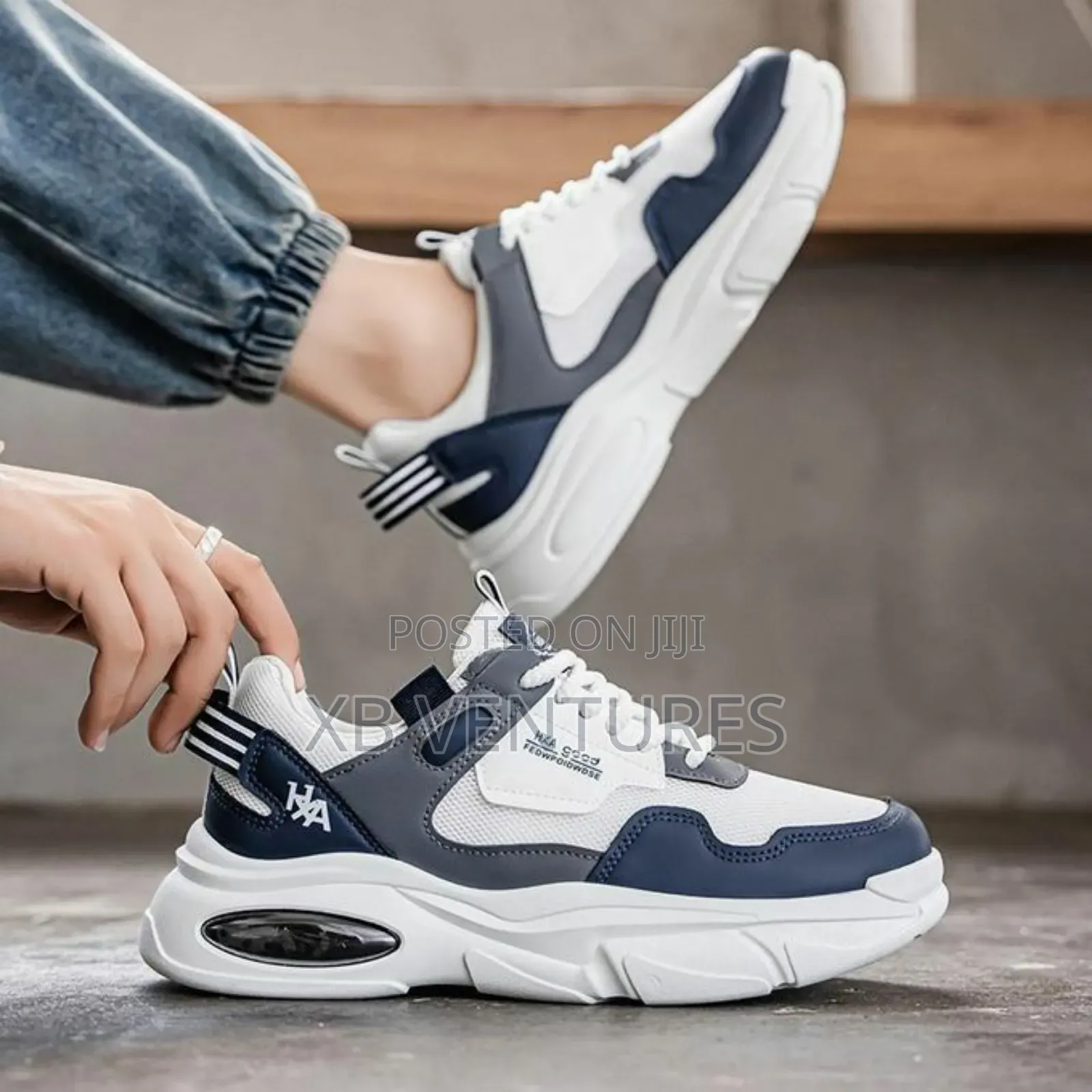 Men Versatile
White and Blue
Sneakers
