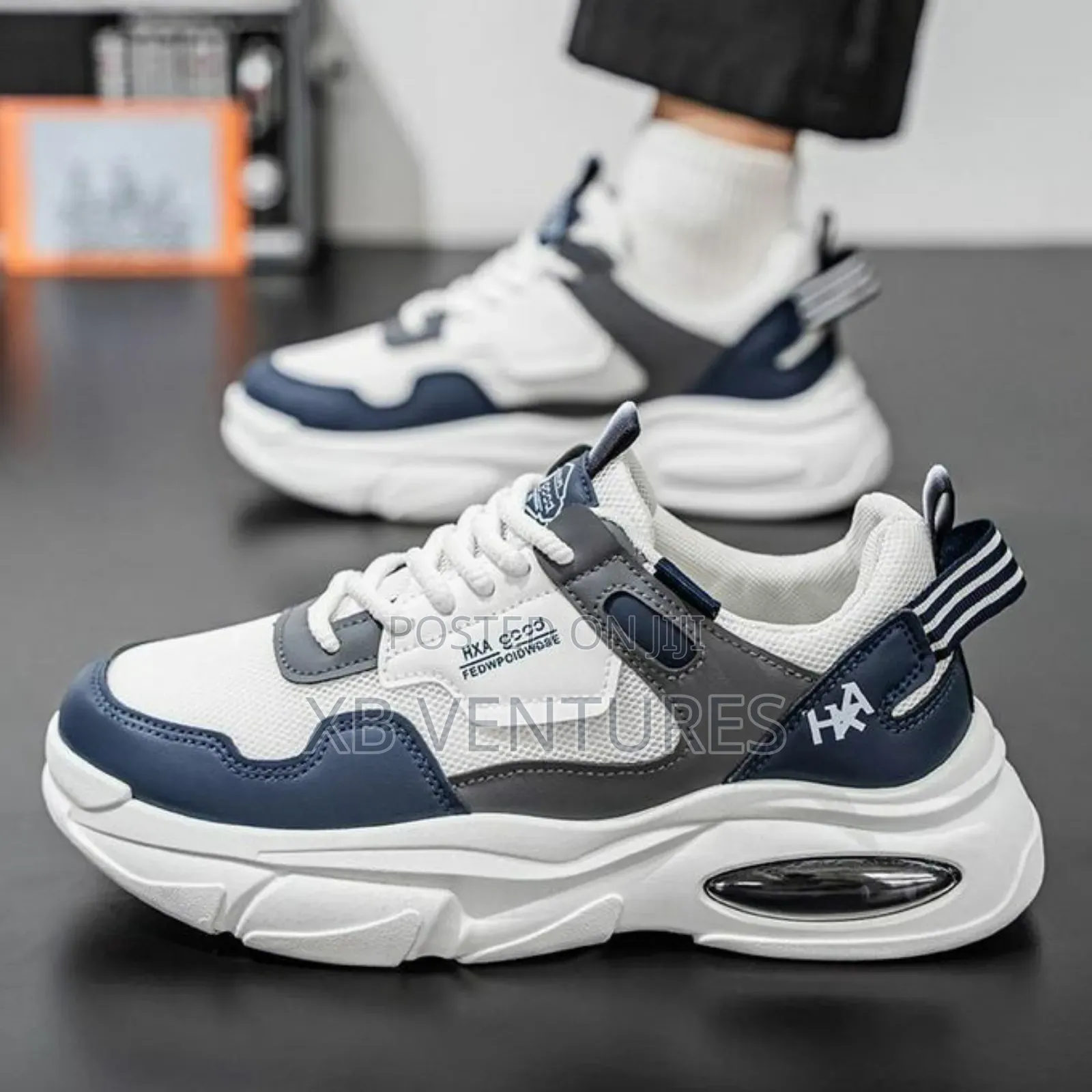 Men Versatile
White and Blue
Sneakers