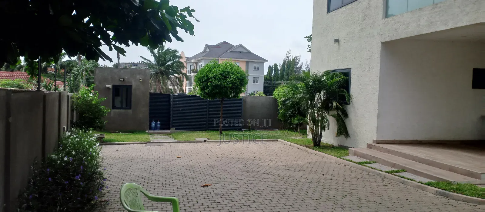4bdrm Townhouse / Terrace in Cantonments for rent