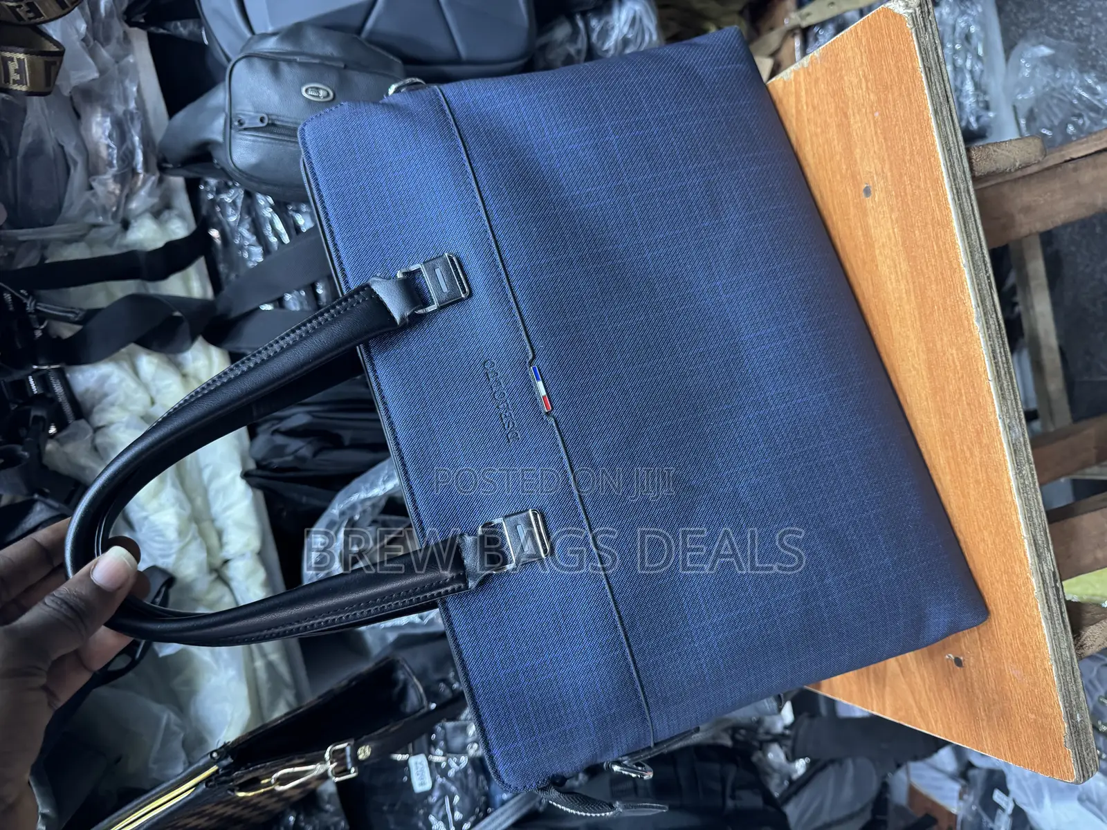 Pure Leather Ds Baoluo 15.6 Inches Laptop Bag And Shoulder Strap.