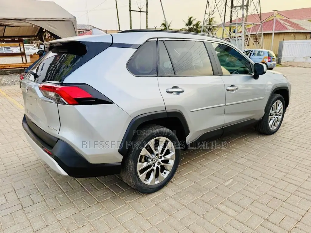 Toyota RAV4 Limited 2021 Gray