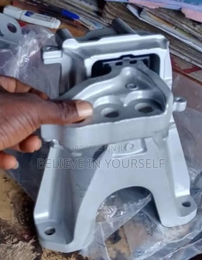 Honda Civic 1.5 or 2.0 2016,2017,2018,2019,2020 Engine Mount/Seat