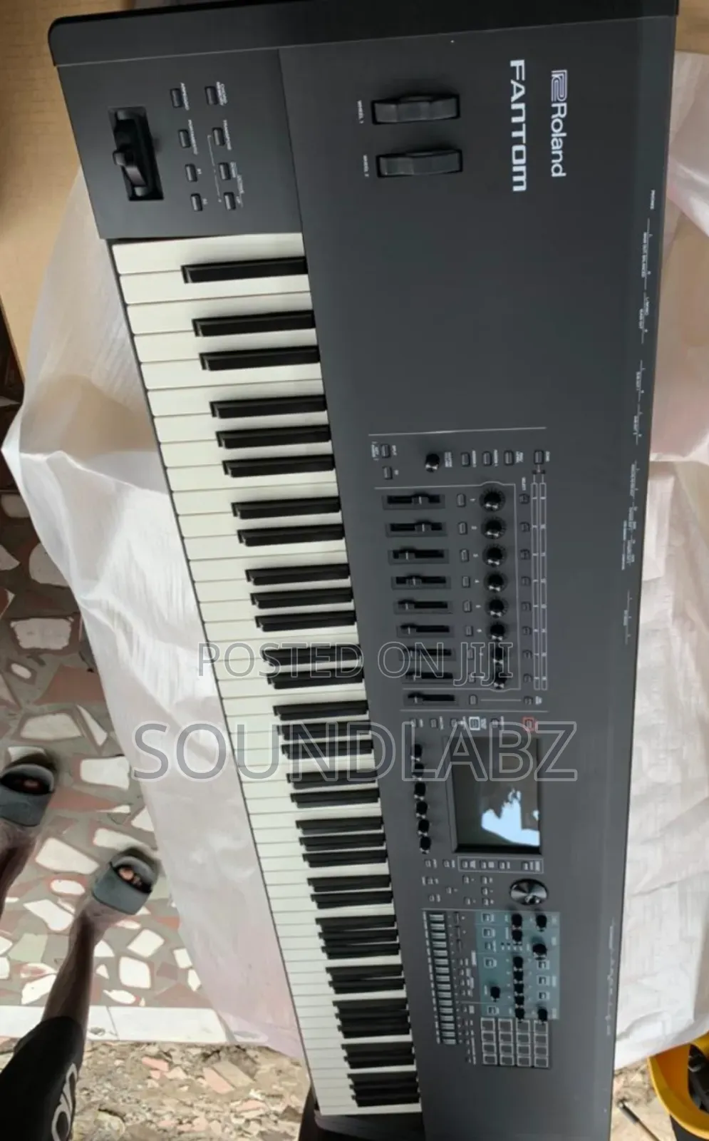 Roland Fanthom 8 Keyboard Synthesizer