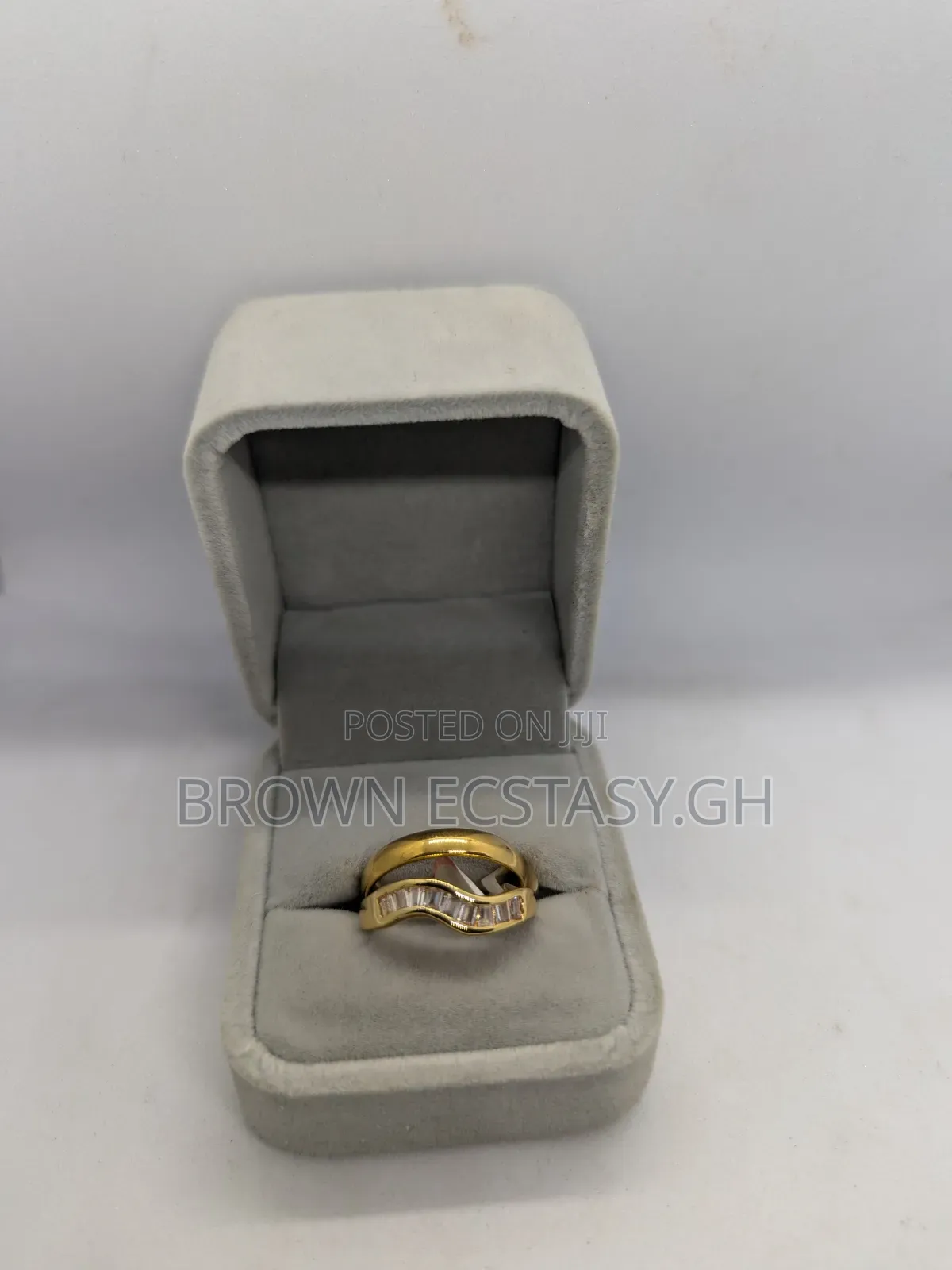 Round 2 Piece Wedding Rings (Swipe For More)