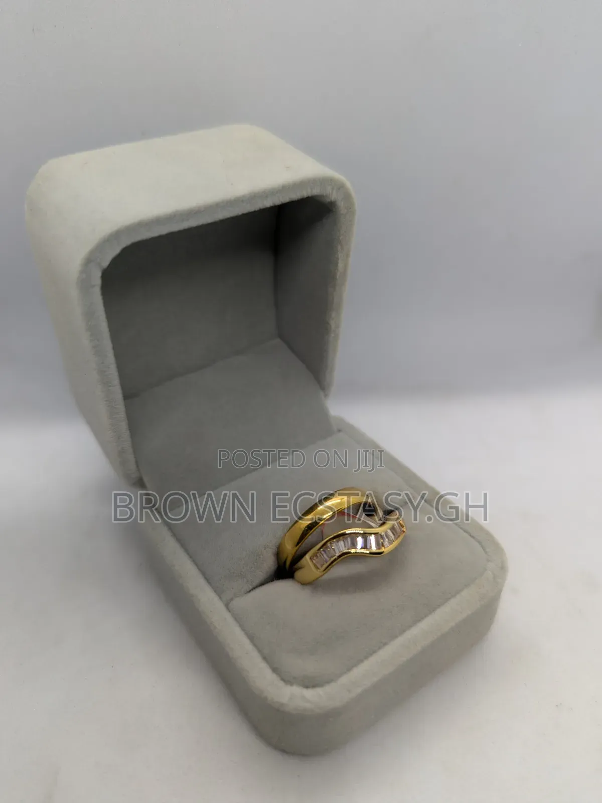 Round 2 Piece Wedding Rings (Swipe For More)