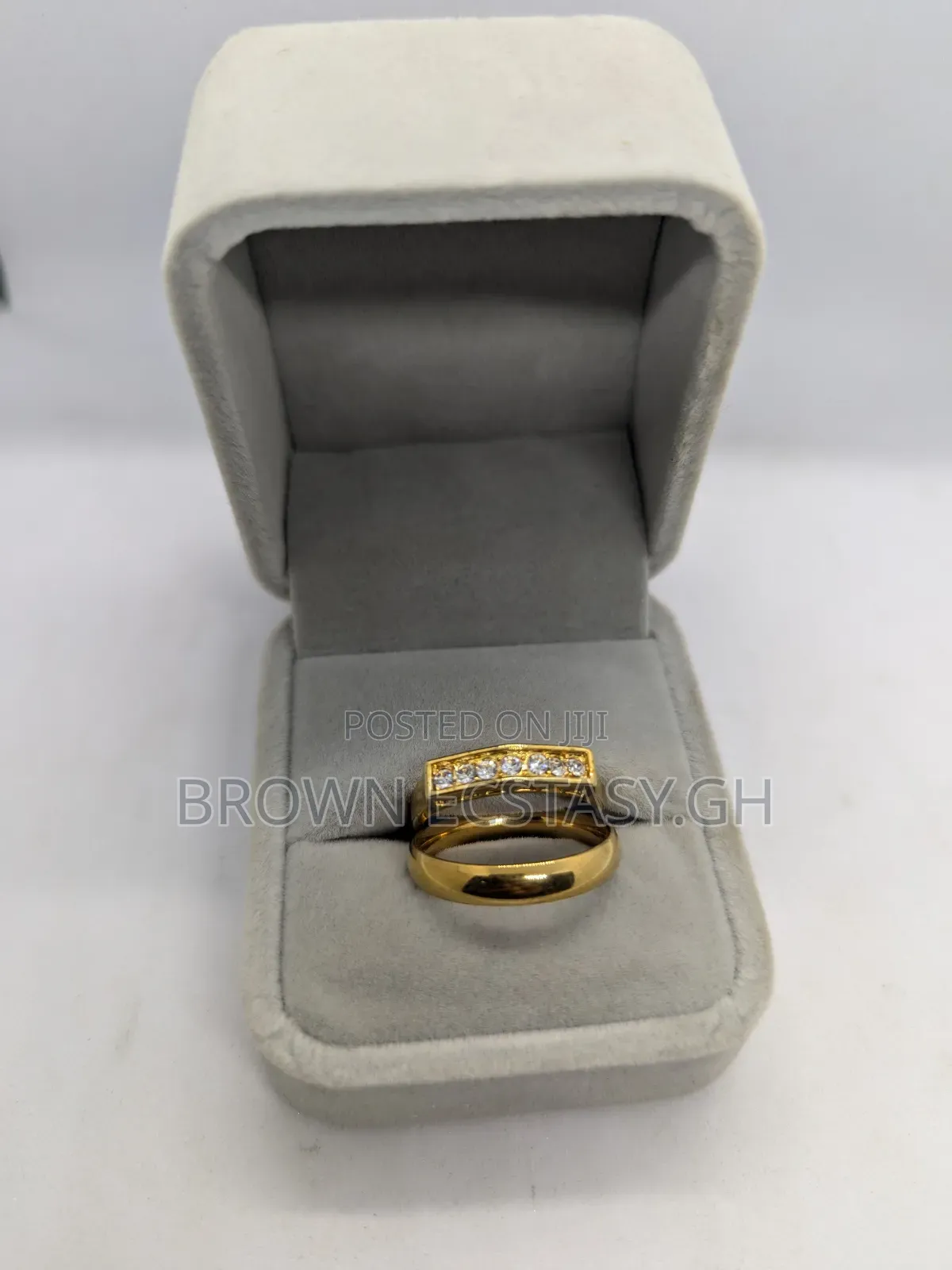 Round 2 Piece Wedding Rings (Swipe For More)
