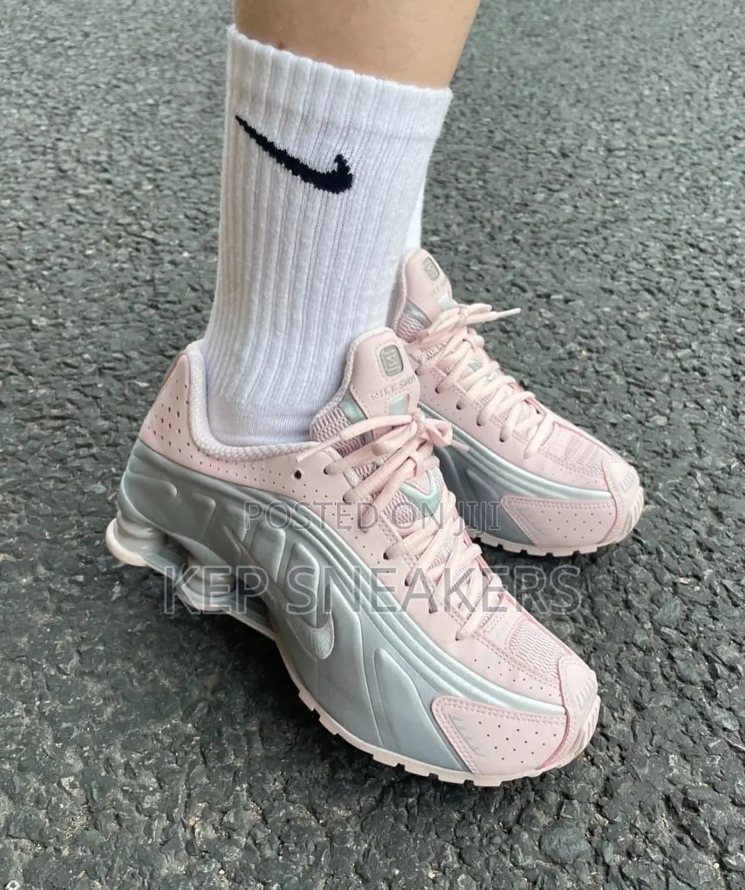 Nike Shox R4 "Barely Rose"