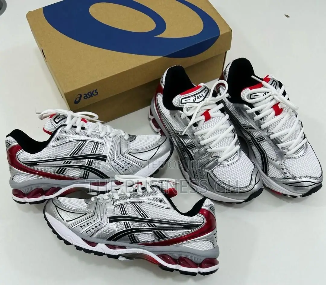 Asics Sneakers