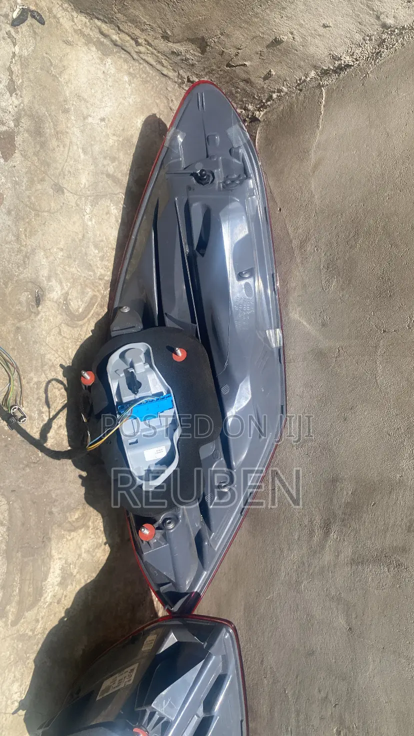 Mercedes Benz C300 Tail Light