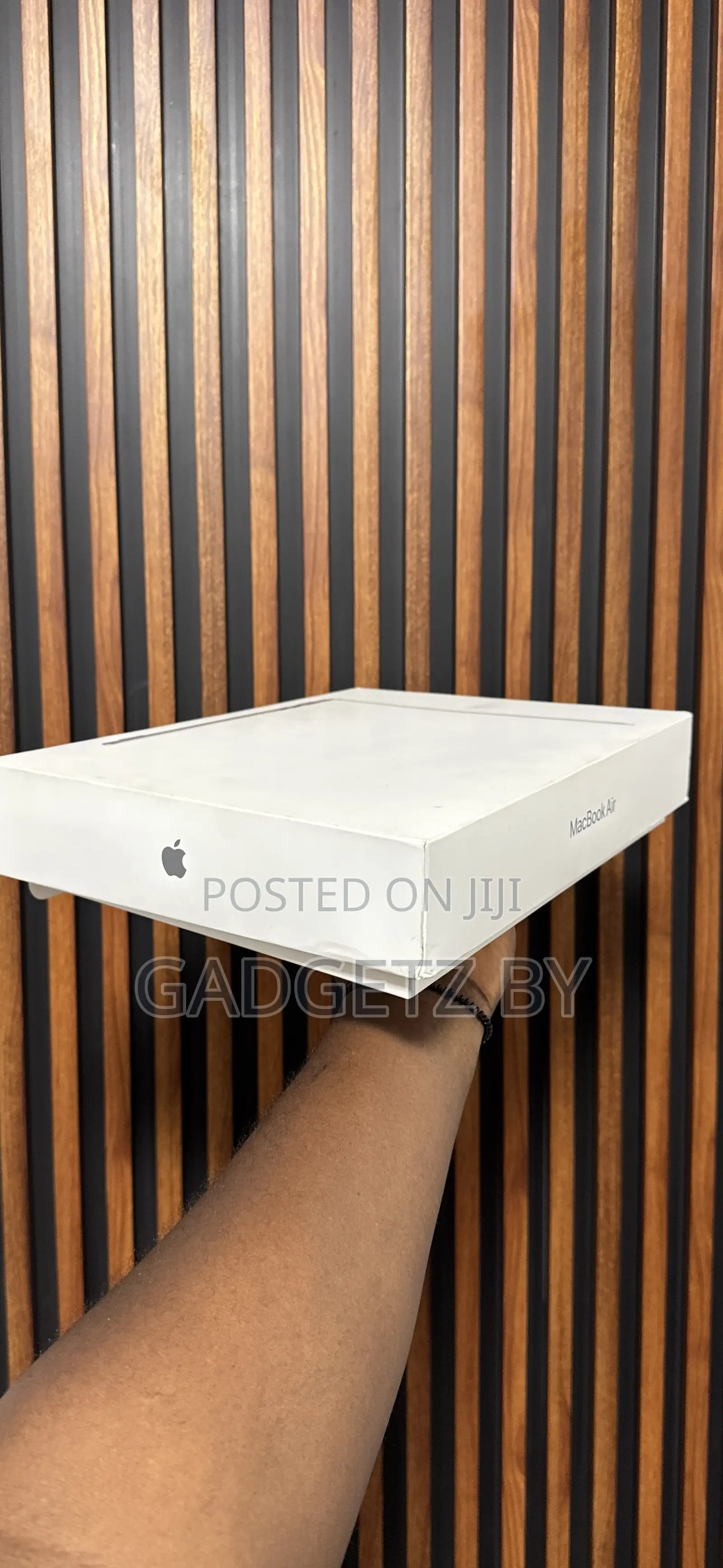 New Laptop Apple MacBook Air 2024 M3 13-inch 8GB Apple M3 SSD 256GB