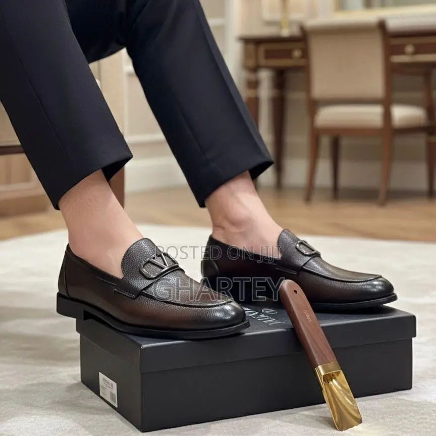 Valentino Garavani Vlogo Pebble Loafer – Refined Italian Mastery Brown