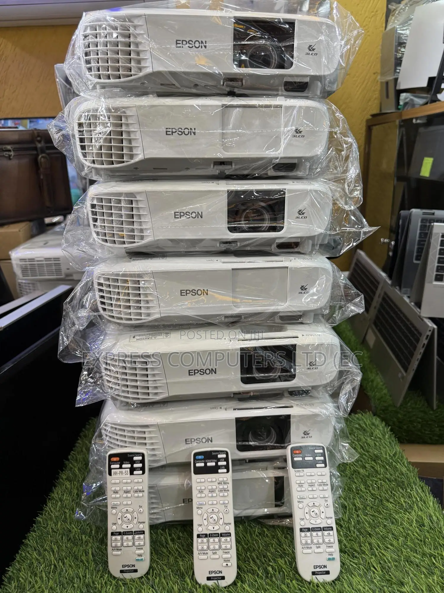 Epson Original Projector 4000 Lumen With Original Remote From Uk