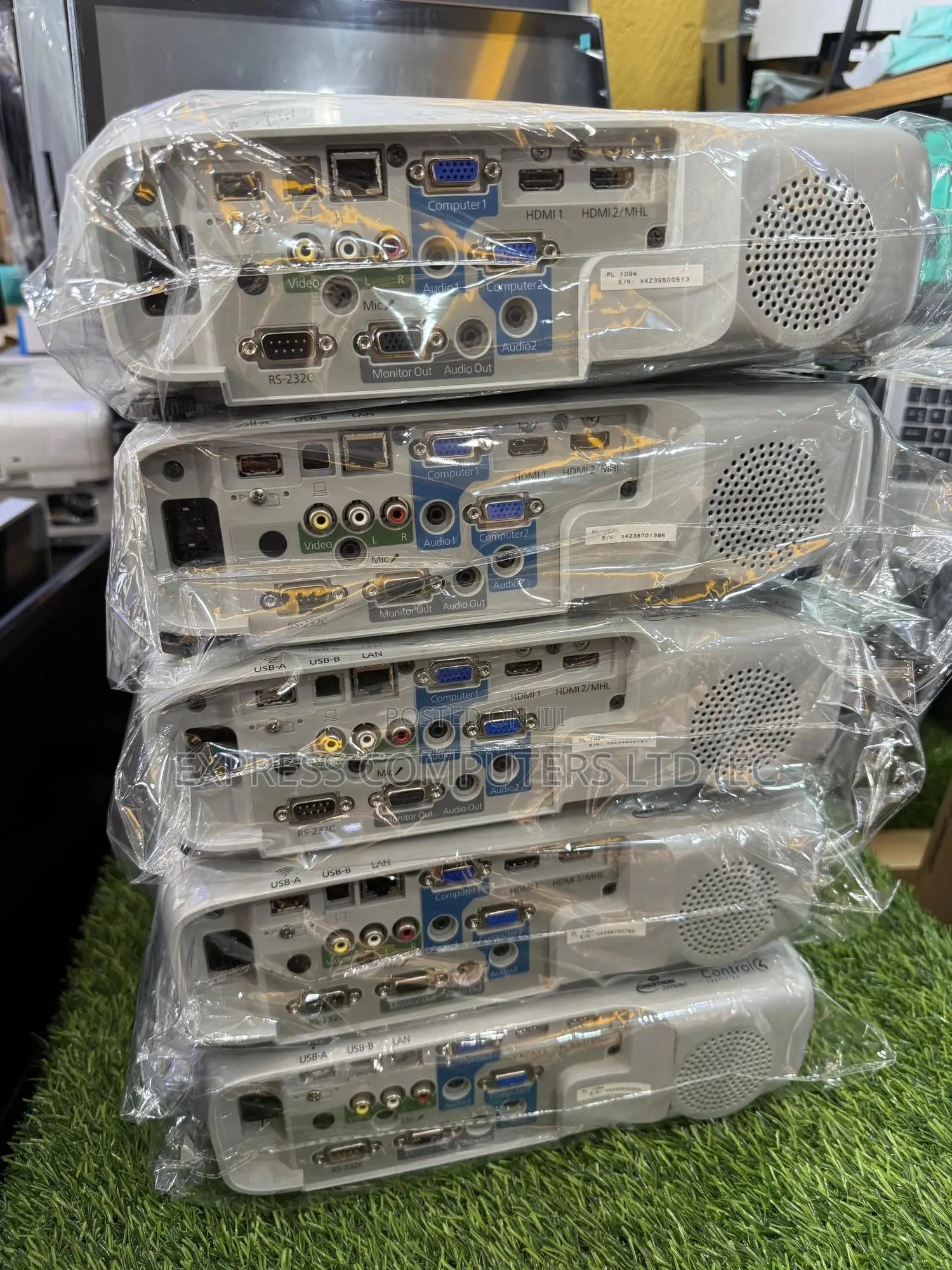 Epson Original Projector 4000 Lumen With Original Remote From Uk