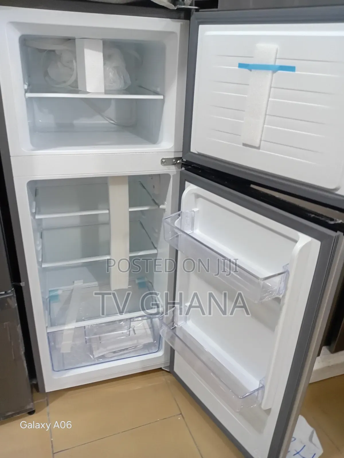Massive 113l Sigma Top Freezer