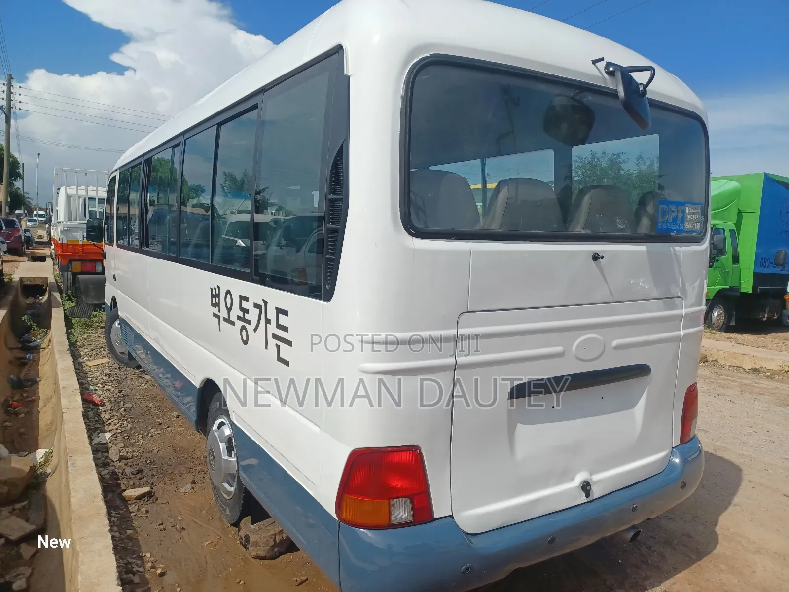 Hyundai County 2012 White