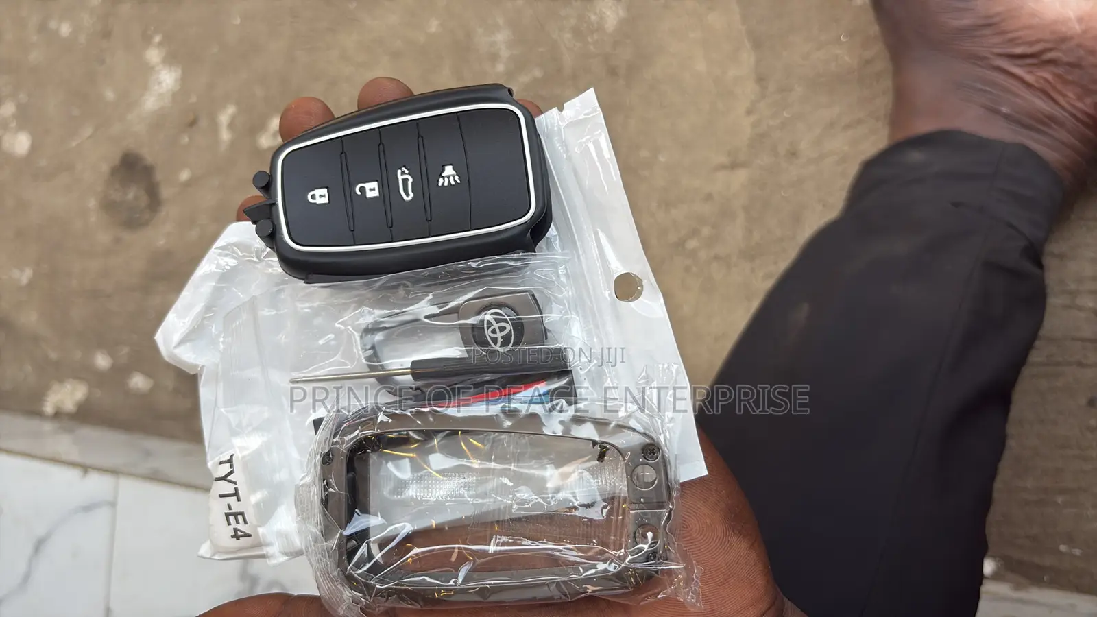 Toyota Hilux Remote Cover