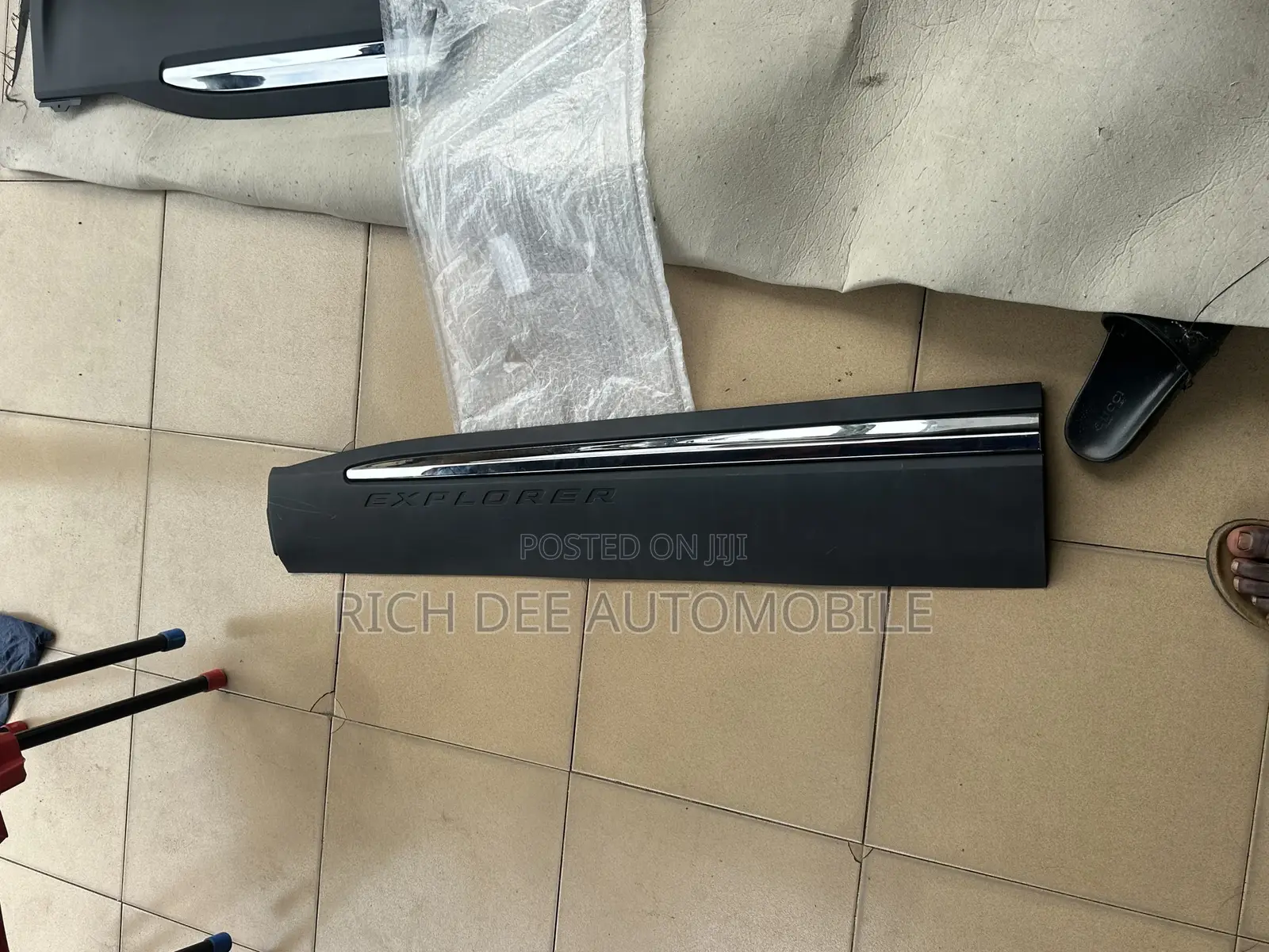 Ford Explorer 2020.....24 Door Moulding Front Left