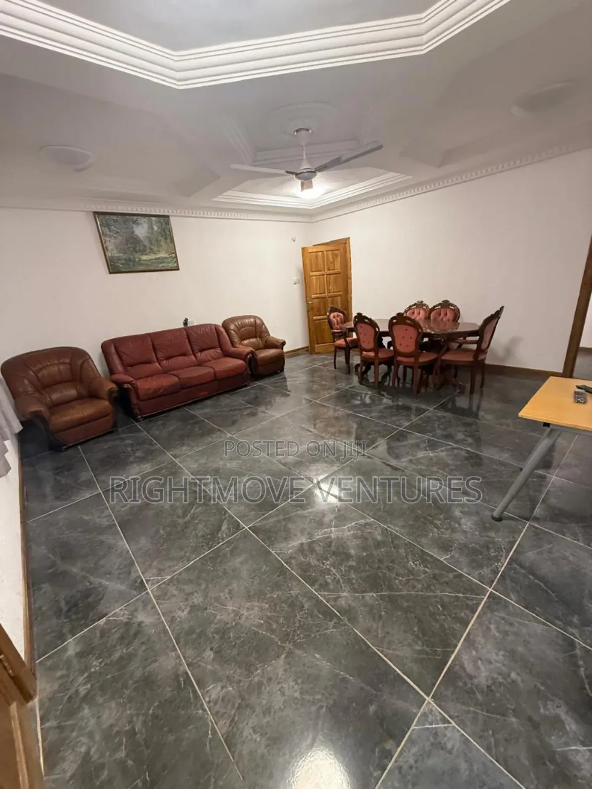Fully Furnished 3 Master Bedrooms Apartment for Short Stay