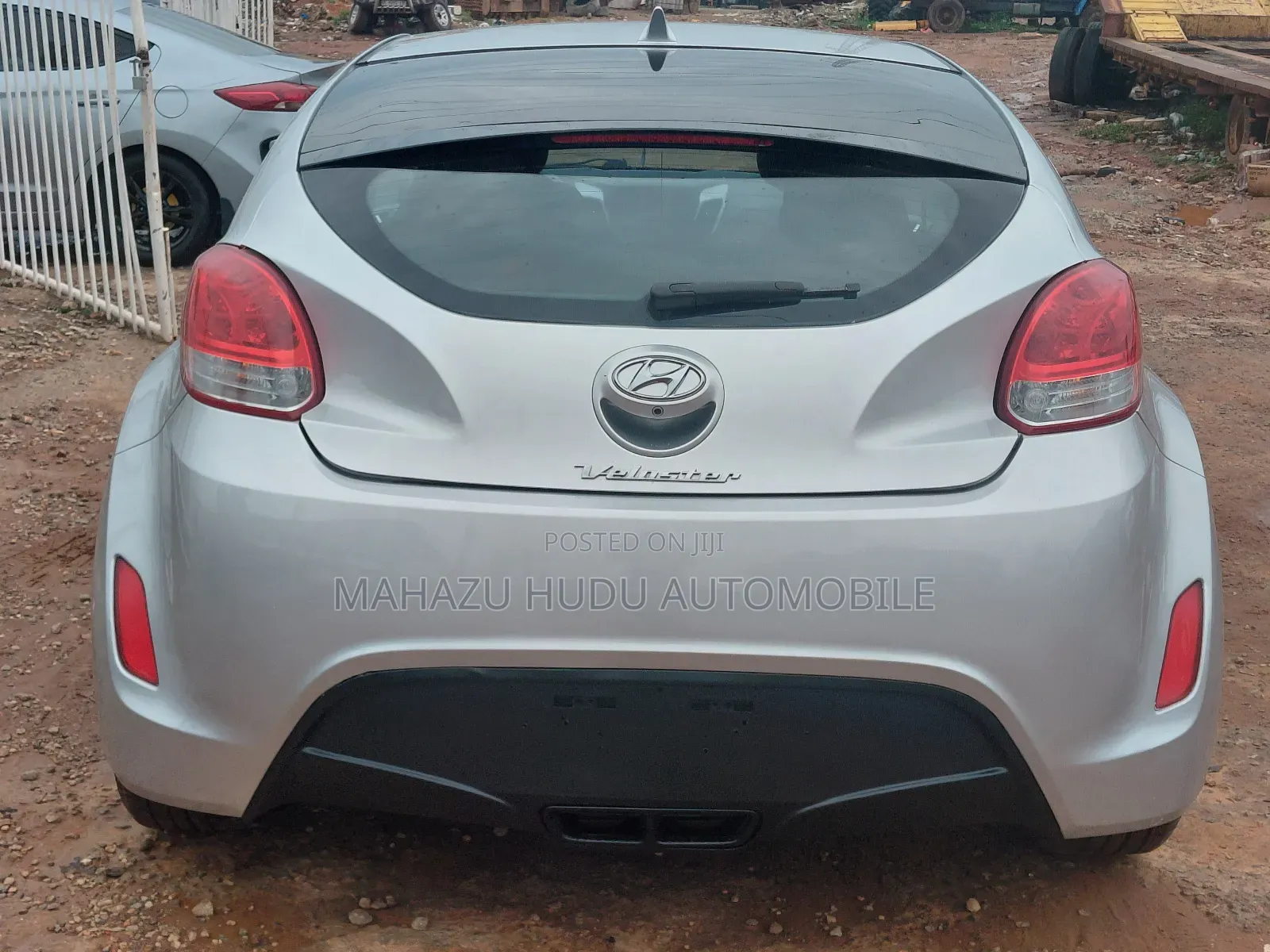 Hyundai Veloster 3dr Hatchback w/Black Interior (1.6L 4cyl 6AM) 2015