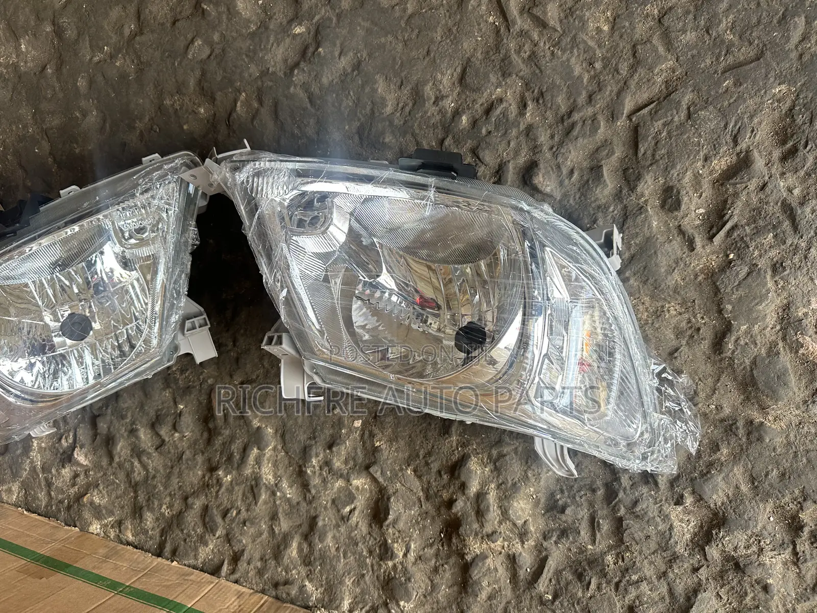 Toyota Hilux 2009 2010 2011 Headlight All White