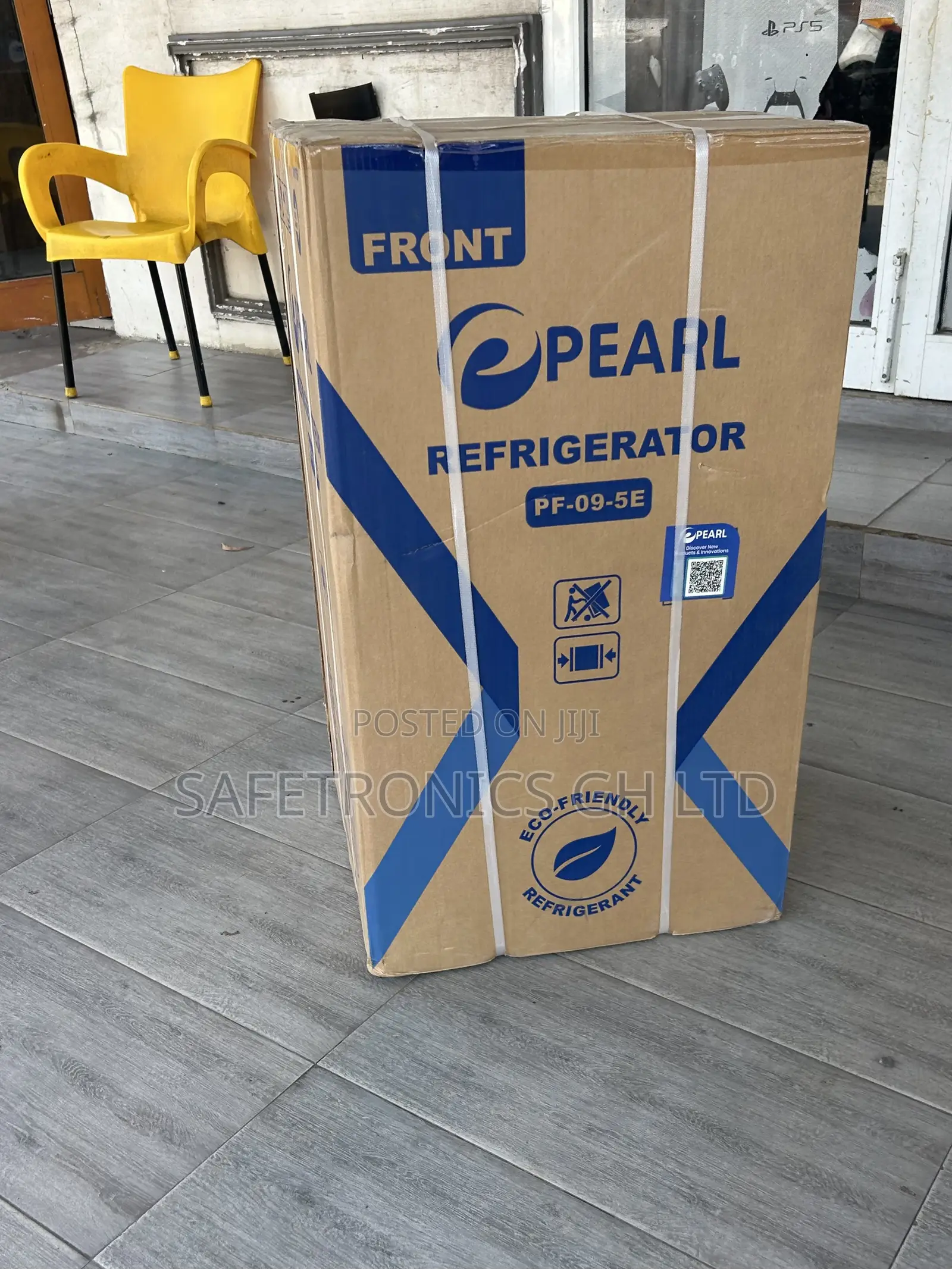 Get Fast Chilling New 90l 1 Door Black Glass Pearl Fridge