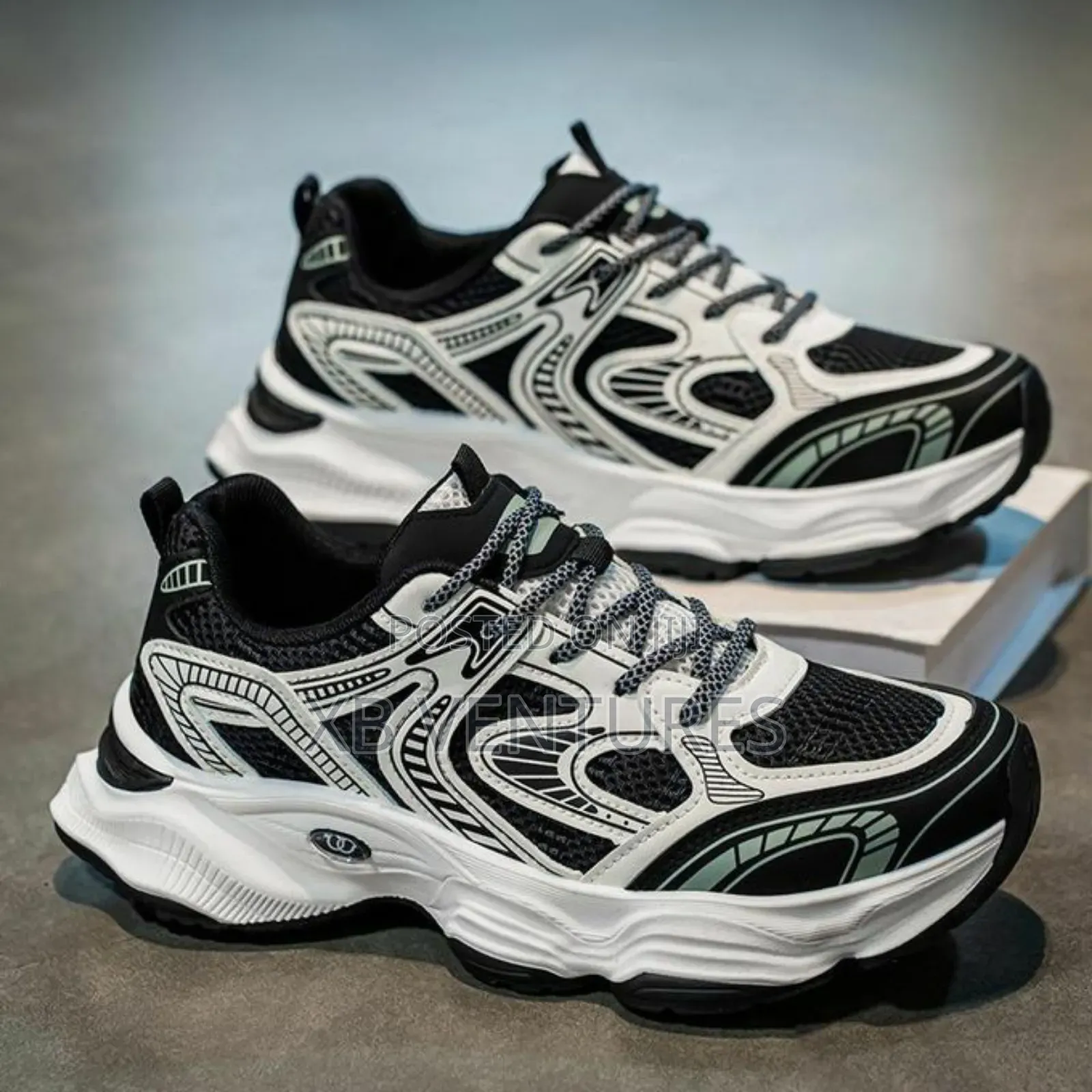 Men Contemporary Durable Sneakers