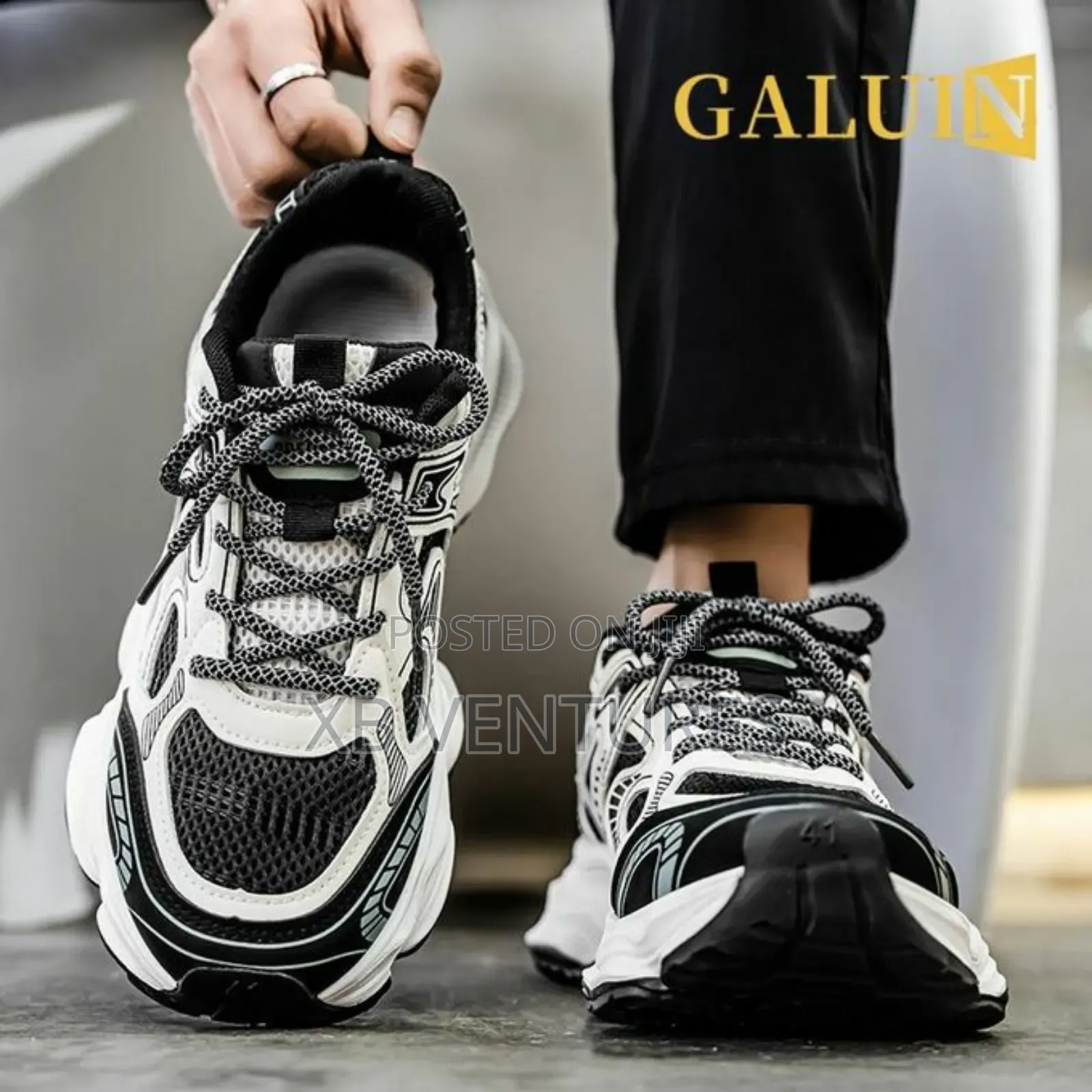 Men Contemporary Durable Sneakers