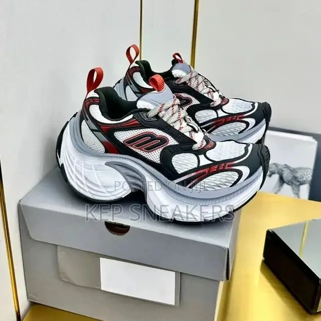 Balenciaga 10xl