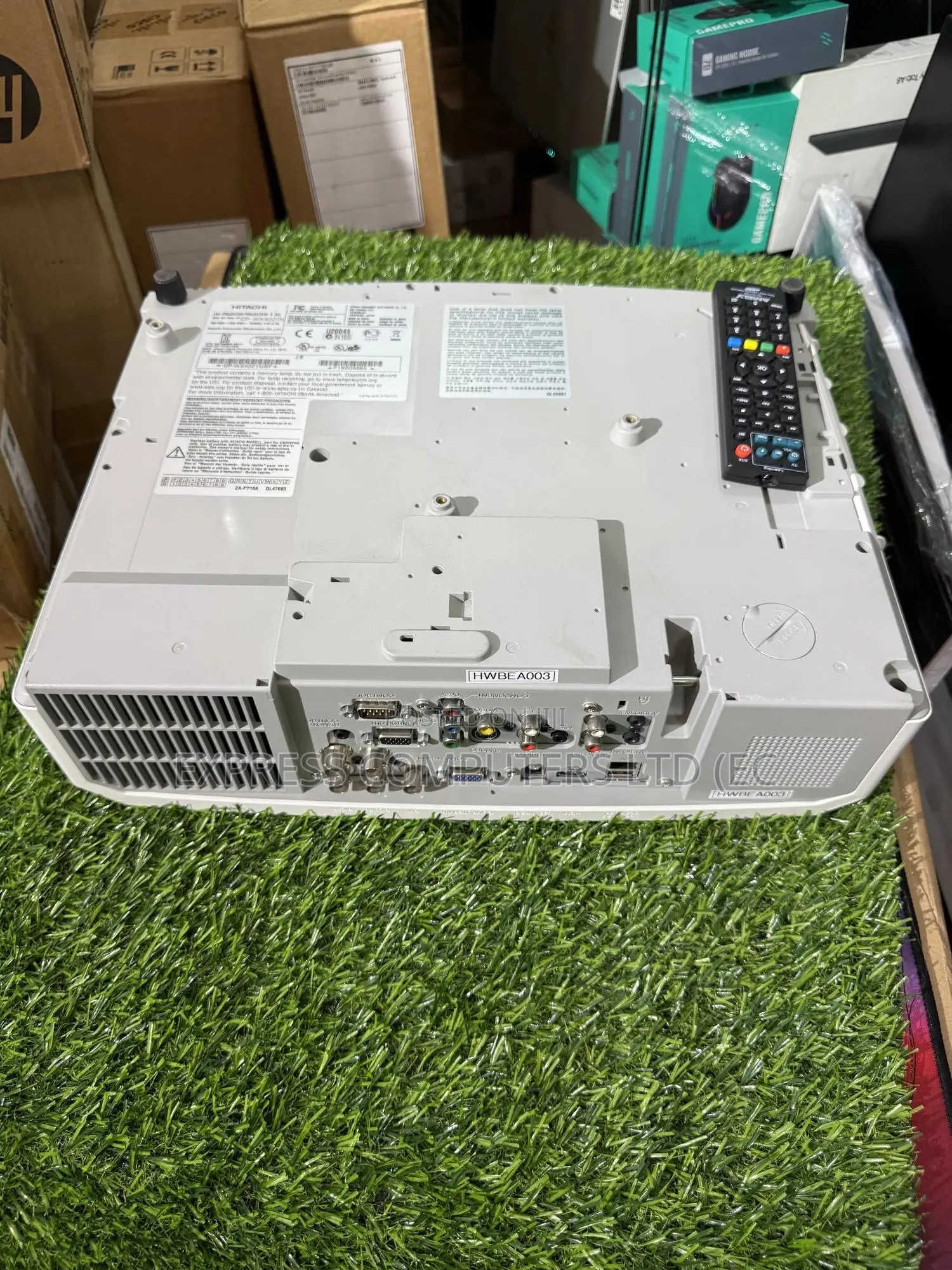 Hitachi 4000 Lumen Original Conference Projector With Remote From Uk