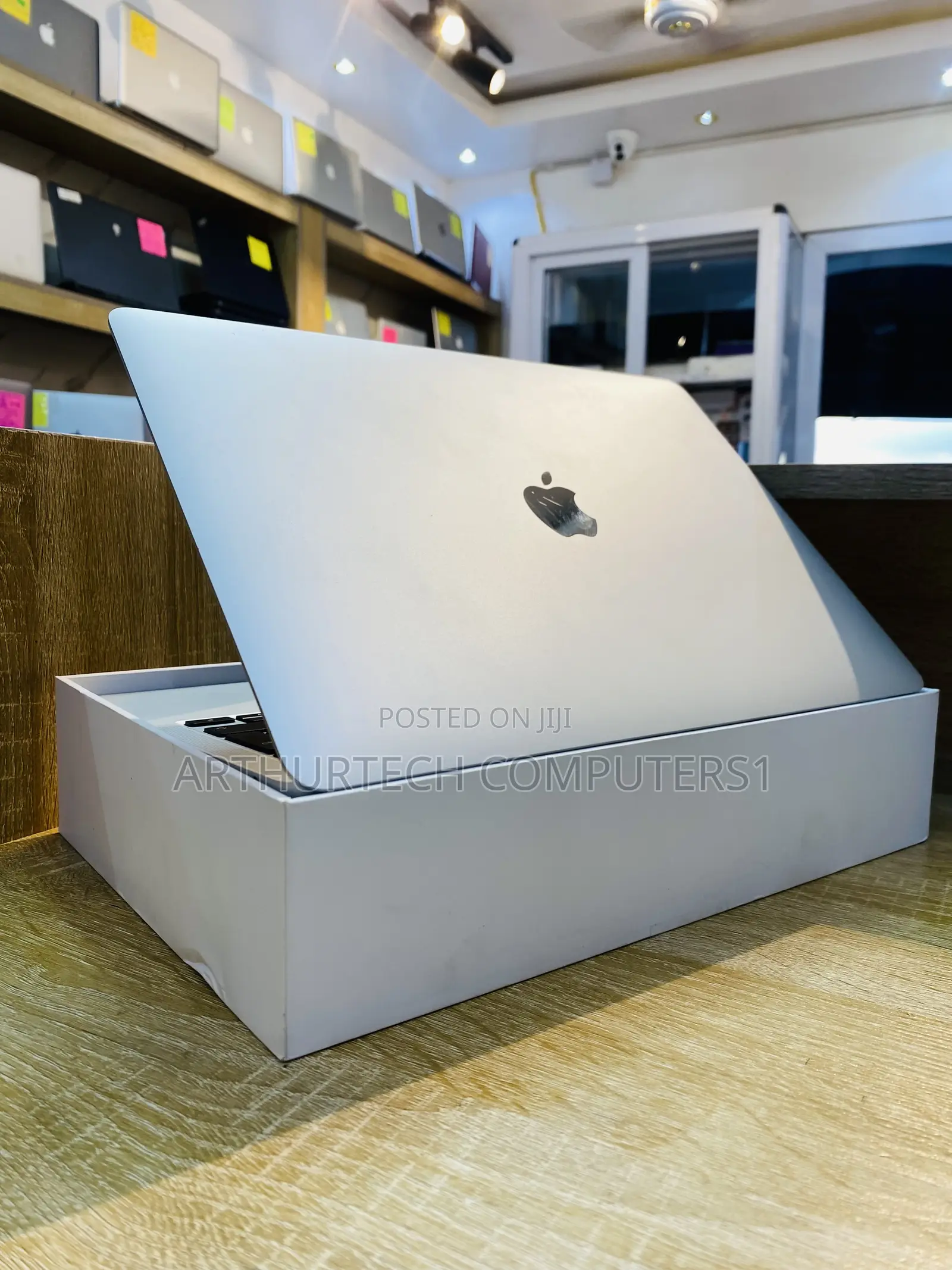 New Laptop Apple MacBook Air 2020 8GB Intel Core I3 SSD 256GB