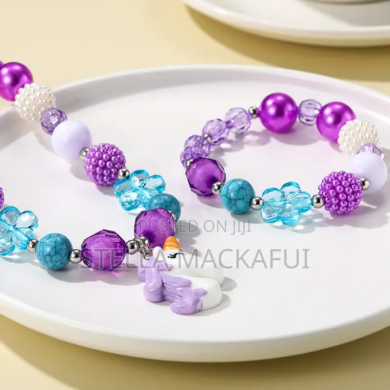 Pretty Necklace With Bracelet