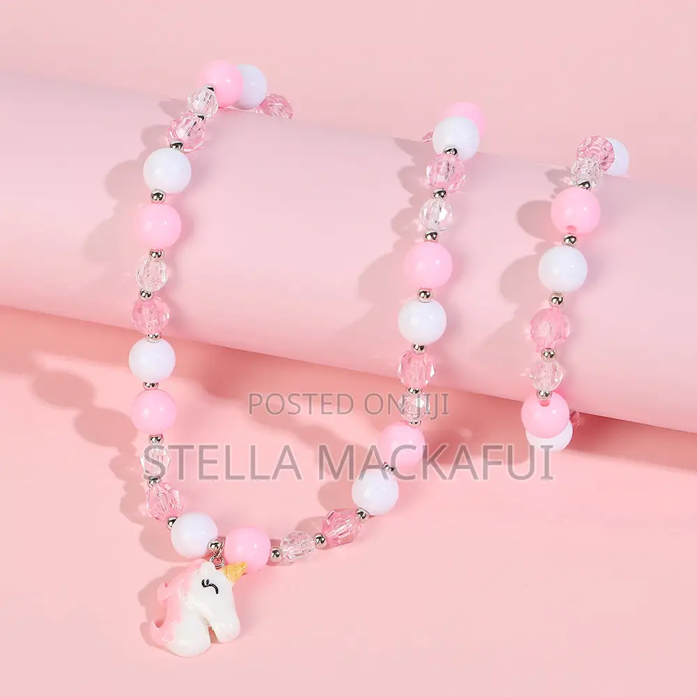 Pretty Necklace With Bracelet
