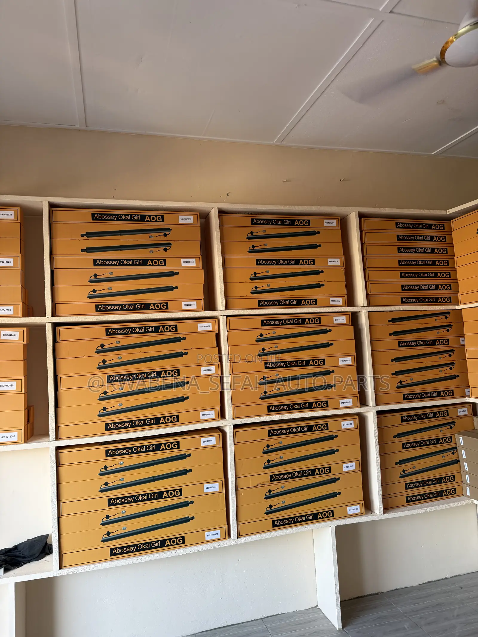 Original Brand Car Bonnet And Butt Shocks Absorbers Available