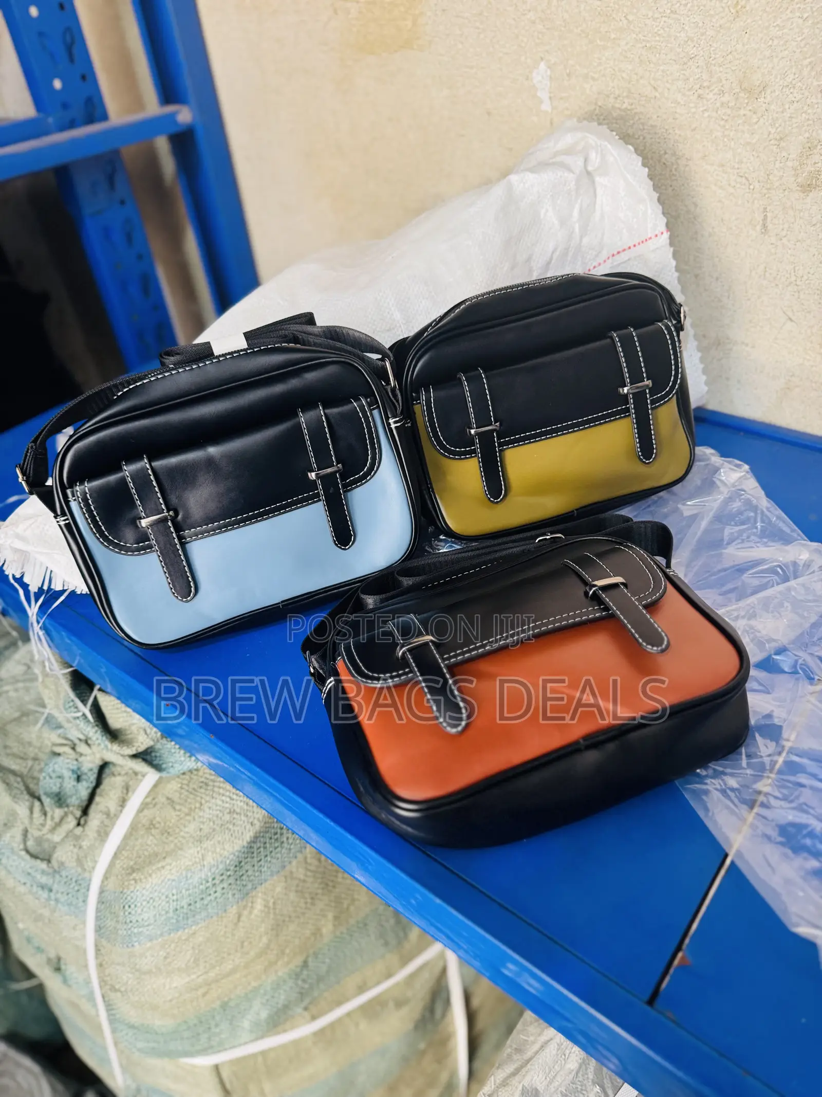 Top Quality Pure Leather Unisex Side Bag With Shoulder Strap.