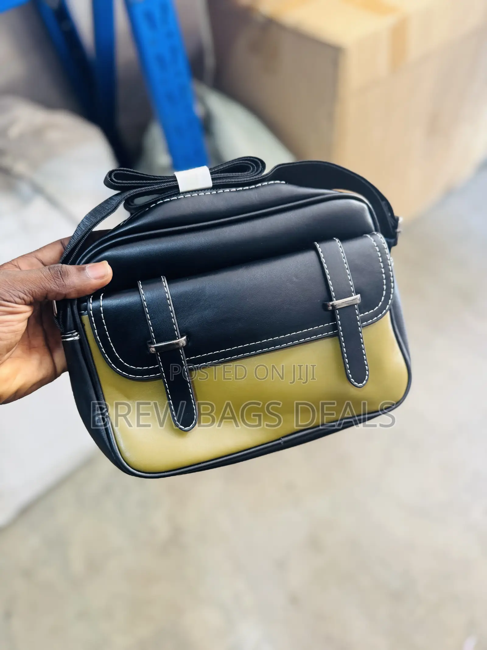 Top Quality Pure Leather Unisex Side Bag With Shoulder Strap.